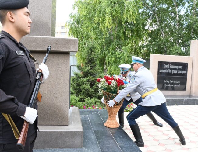 В Акмолинской области почтили память погибших при исполнении служебного долга полицейских