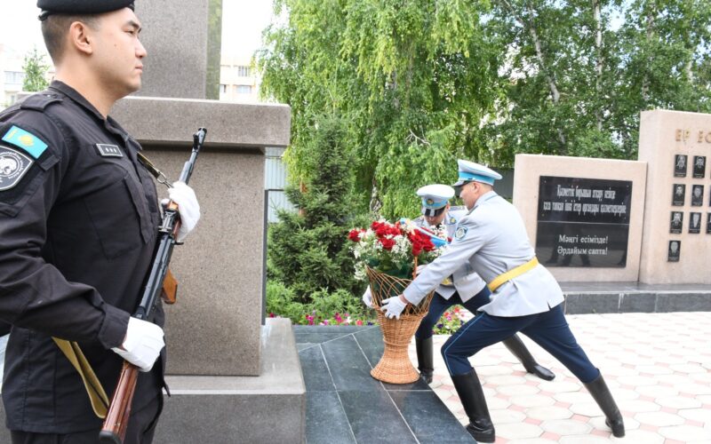 В Акмолинской области почтили память погибших при исполнении служебного долга полицейских