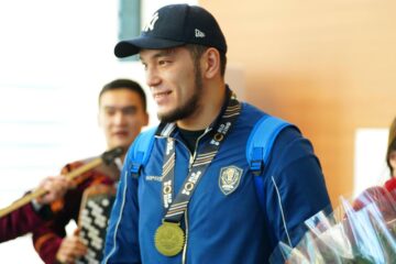 Сборная Казахстана по боксу вернулась с чемпионата мира