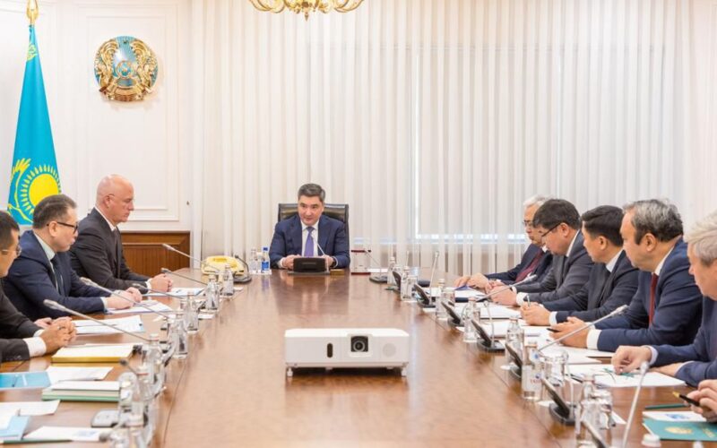 По поручению Главы государства Правительством принимаются меры по обеспечению макроэкономической стабильности и нивелированию негативных последствий экономических реформ