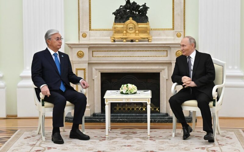 Президенты Казахстана и России провели неформальную встречу