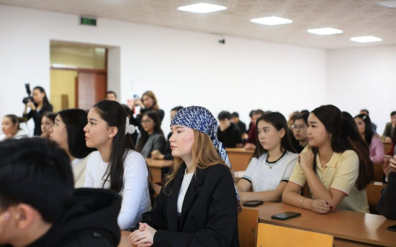 Абай Мырзахметов атындағы университетінің студенттерімен кездесу өткізілді