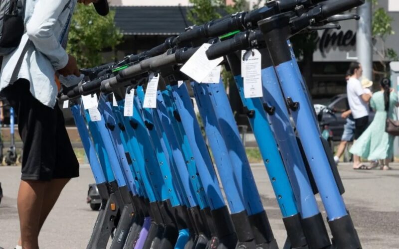 Сенат одобрил закон об ответственности владельцев электросамокатов