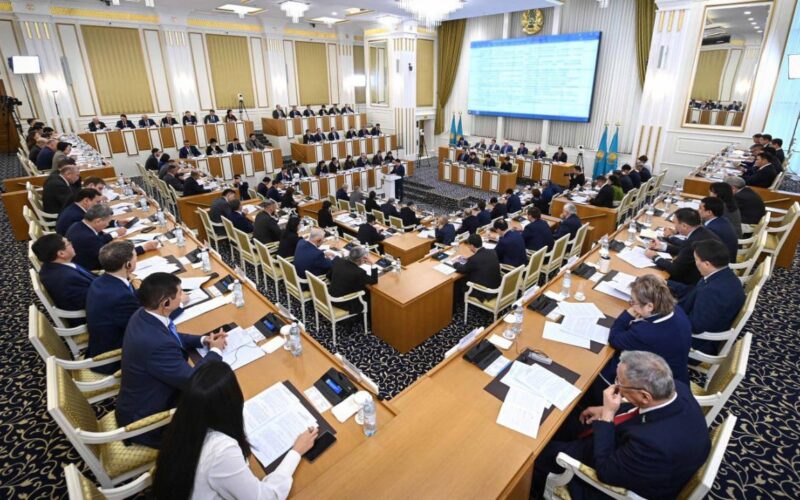 Қазақ жеріндегі мемлекеттілікті нығайту – жаңа Ата заң жобасында орын тапқан айрықша ұстаным