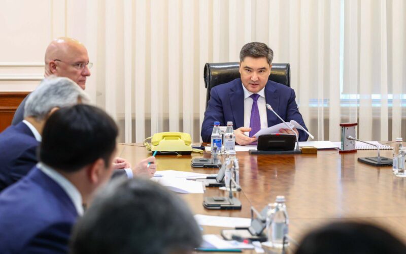 Олжас Бектенов энергия тапшылығы мәселесін шешу үшін жаңа қуаттарды генерациялау мәселелері бойынша жиын өткізді