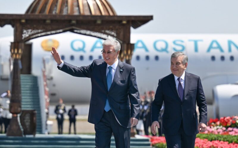 Глава государства Касым-Жомарт Токаев прибыл с рабочим визитом в Узбекистан