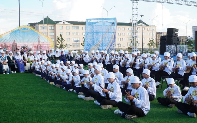 В Кокшетау отметили Национальный день домбры