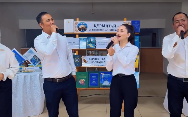 Құрылтай күніне орай аудандық мәдениет үйінің өнерпаздары ұйымдастырған тағылымды әрі әсерлі мерекелік концерт өтті