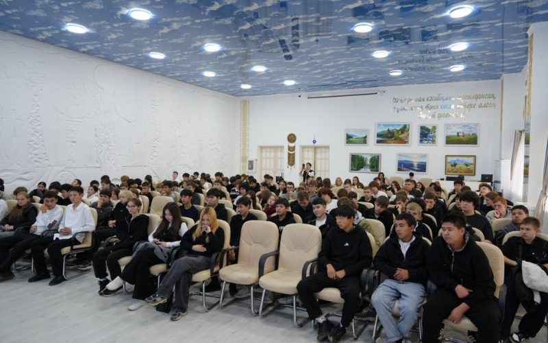 Таңдау құны: Көкшетауда бұрынғы сотталған жеңіл табыстың салдары туралы студенттерге айтып берді
